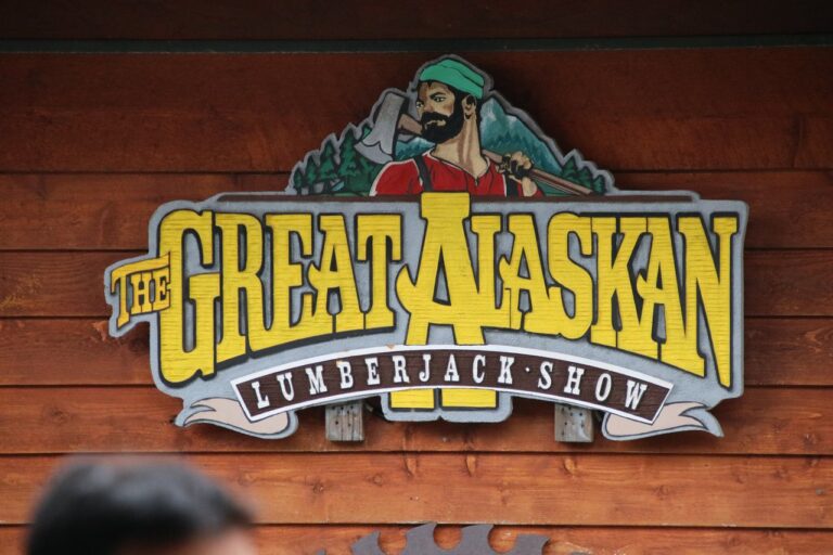 Lumberjack Show & Crab Feast